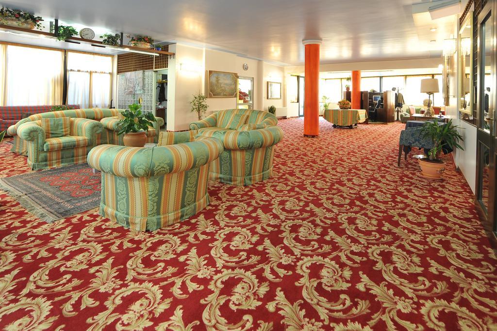 Hotel Ferrari Salsomaggiore Terme Exterior foto